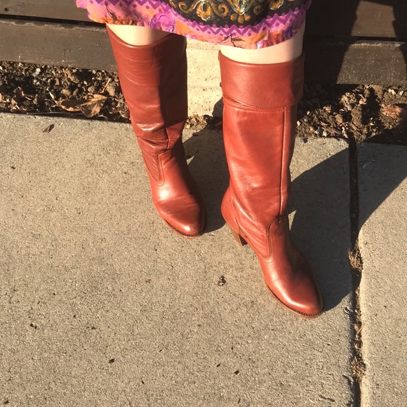 SOLD. Vintage Dexter Leather Cuffed Boots - Picture 3 of 10